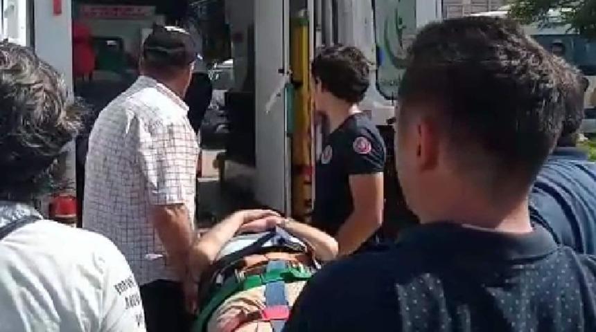 Telefonla konuşan yaşlı adama minib&uuml;s &ccedil;arptı