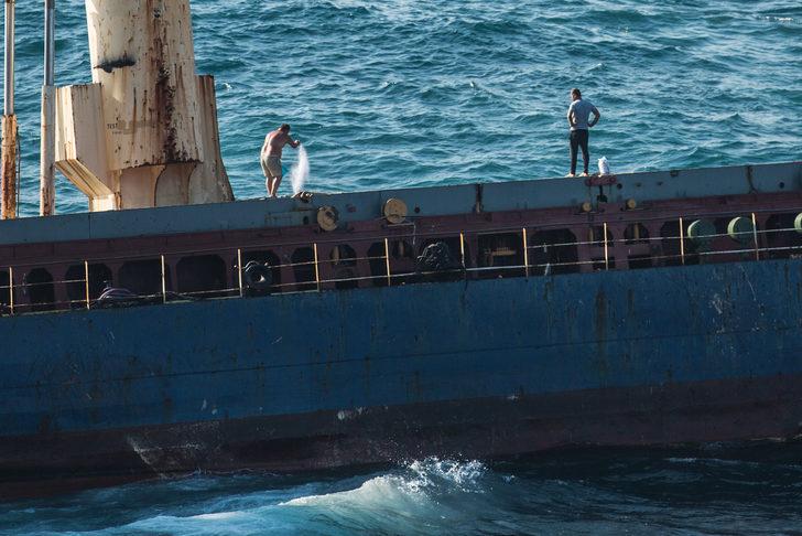 İstanbul Şile'de terk edilen gemiden yakıt sızıntısı iddiası  G1