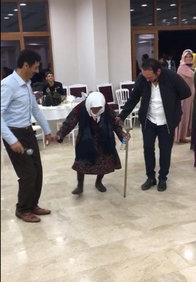 105 yaşındaki Sabayi nine, bastonuyla halay çekti