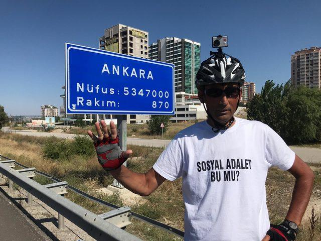 Menemen'de işten çıkarılan belediye işçisi, bisikletle Ankara'ya geldi
