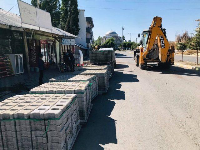 Erciş Belediyesi’nden parke taşı çalışması