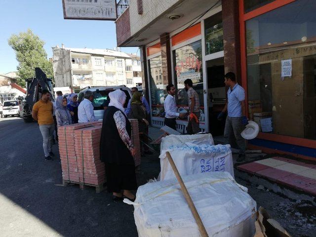 Erciş Belediyesi’nden kaldırım çalışması