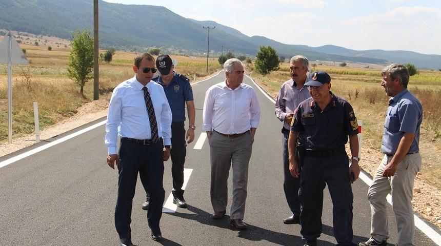 Ağa&ccedil;k&ouml;y-B&uuml;y&uuml;kaslıhanlar grup yoluna sıcak asfalt