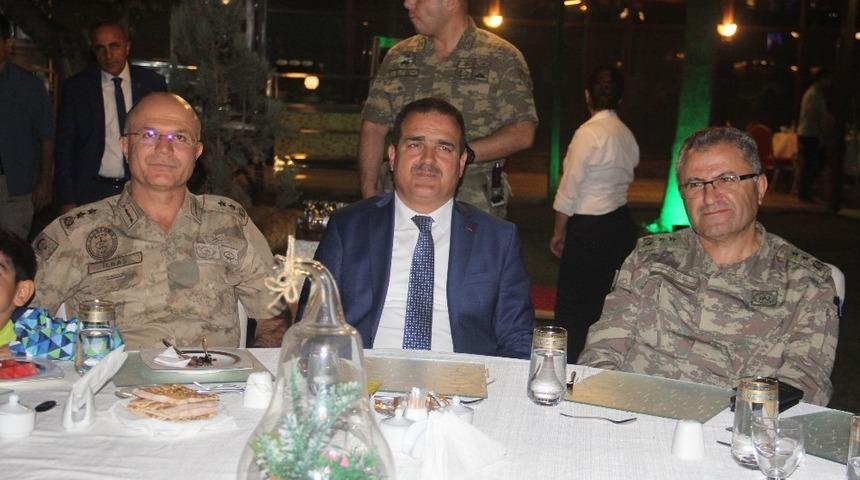 Terörü bölgeden temizleyen Tokel paşaya veda yemeği