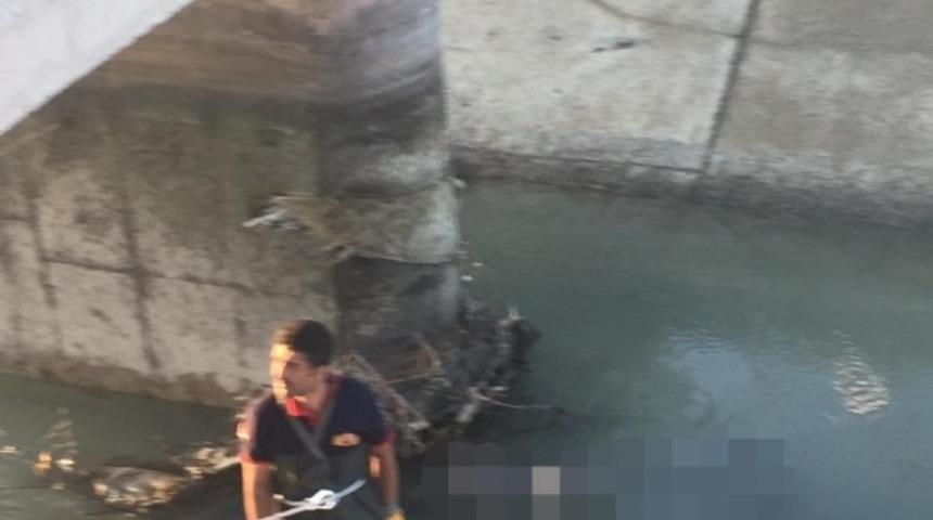 Sulama kanalına d&uuml;şen gen&ccedil; boğuldu