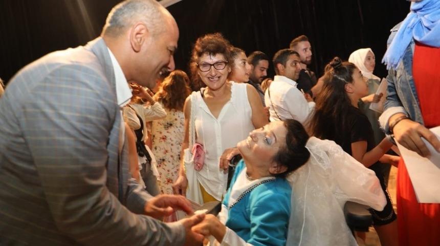 Başkan S&ouml;ğ&uuml;t, engelli bireylerin gecesine katıldı