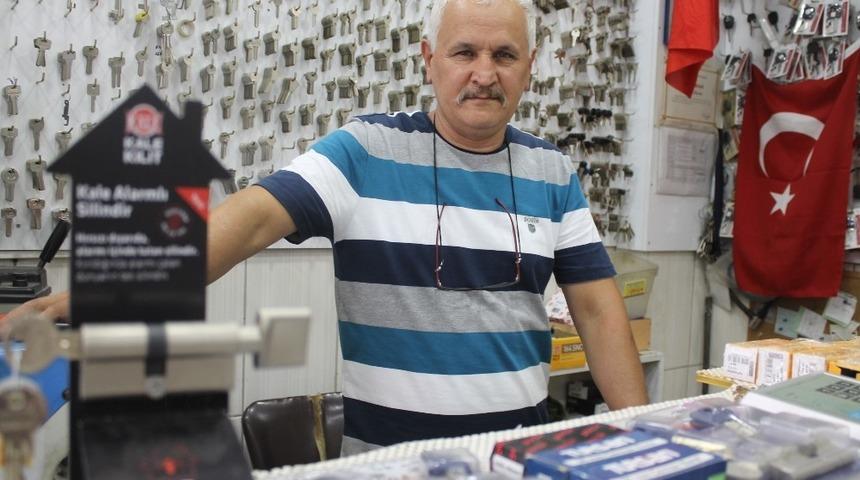 Esnaftan öğrencilere esprili mesaj: "Unutkan olmalarını diliyoruz"