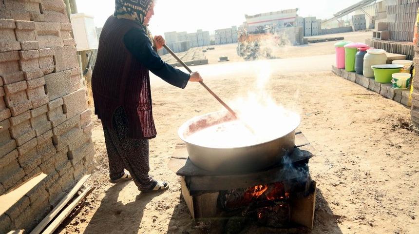 Develi&rsquo;de geleneksel usullerle kışlık sal&ccedil;a yapımı başladı
