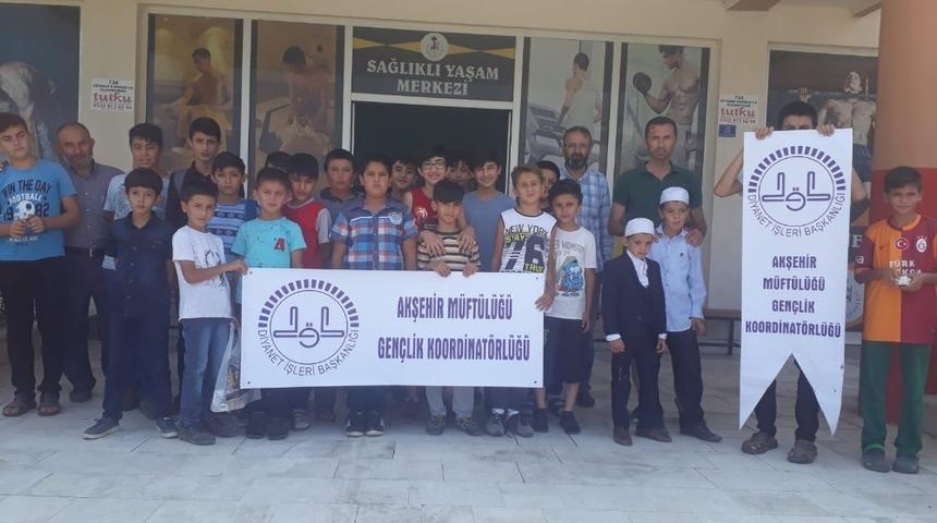 Akşehir Belediyesinden Kur’an Kursu öğrencilerine havuz ödülü