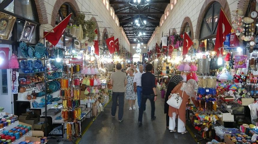 Aynalı &Ccedil;arşı&rsquo;da yaz hareketsiz ge&ccedil;ti