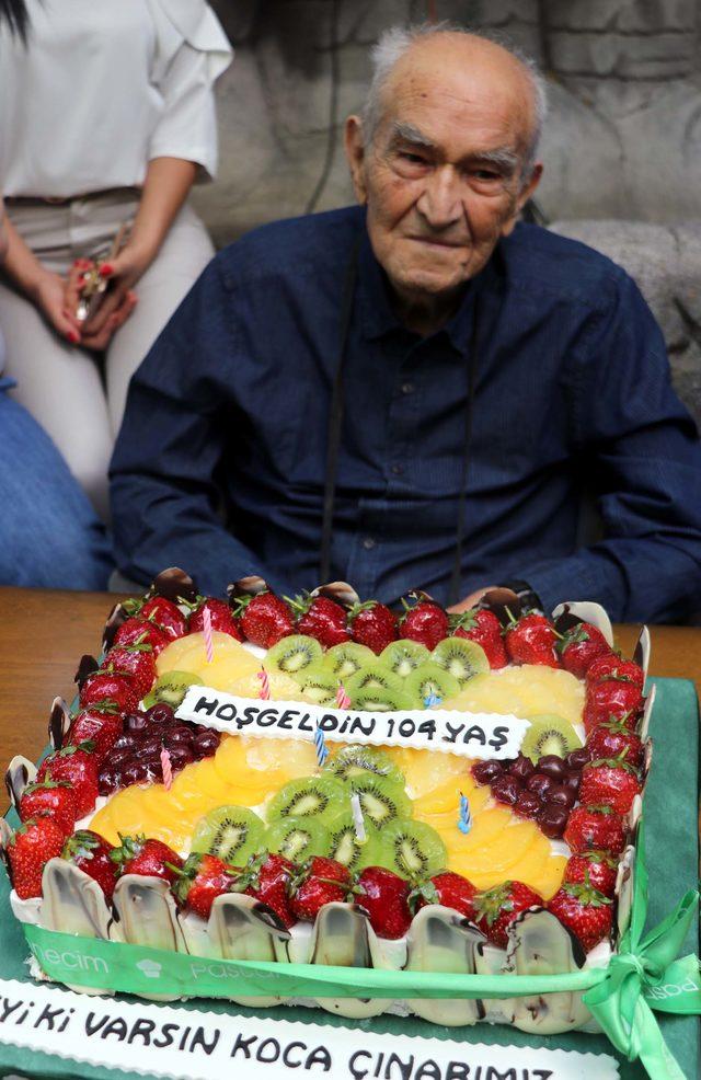 Huzurevinde 104'üncü yaş gününü kutladı