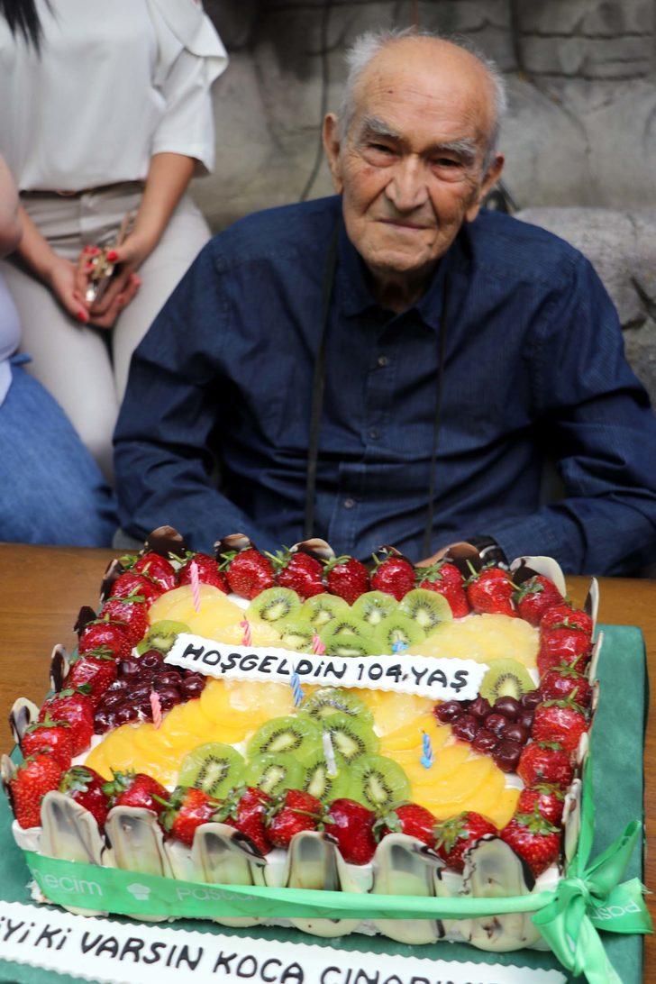 Huzurevinde 104'üncü yaş gününü kutladı