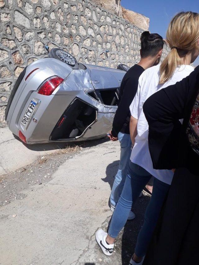 Otomobil şarampole yuvarlandı: 4 Yaralı 1