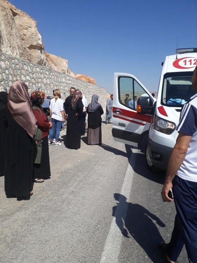 Otomobil şarampole yuvarlandı: 4 Yaralı 2