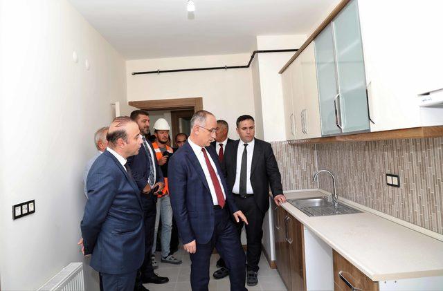 TOKİ Başkanı Bulut, Ankara şantiyelerinde incelemelerde bulundu