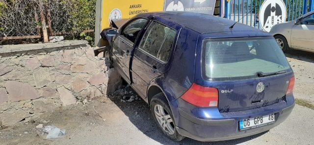 Ankara’da otomobil duvara çarptı: 4 öğretmen yaralı 1