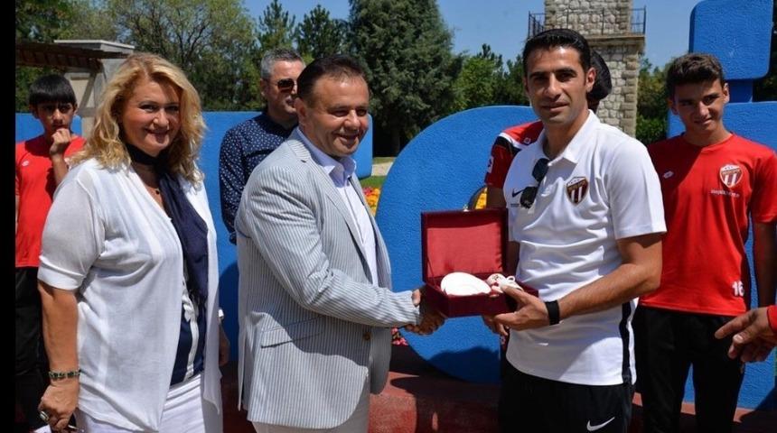 İneg&ouml;lspor U-15 takımına Bilecik&rsquo;in tarihi yerlerini gezdi