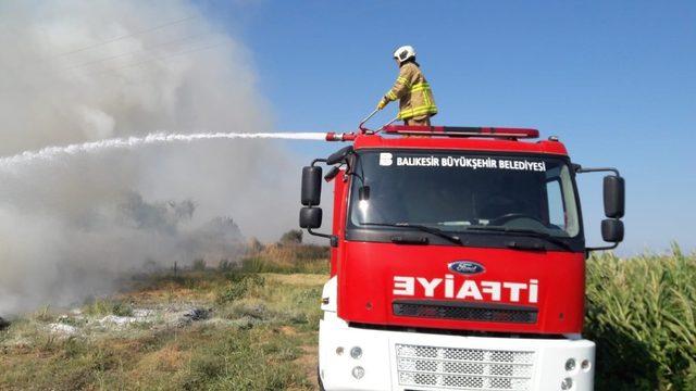 Börezli ovasındaki ot yangını korkuttu