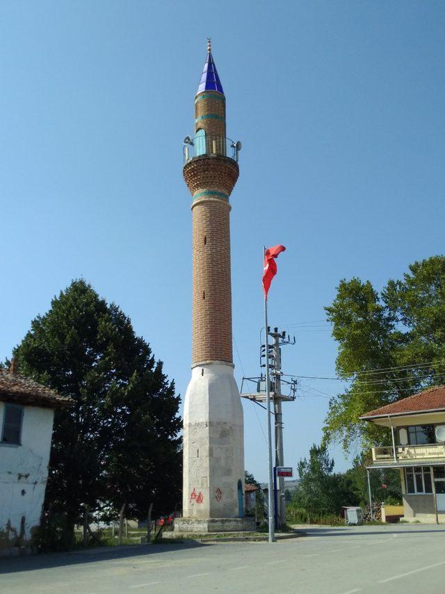 Camisiz minare, köyün sembolü oldu