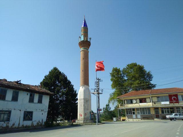 Camisiz minare, köyün sembolü oldu
