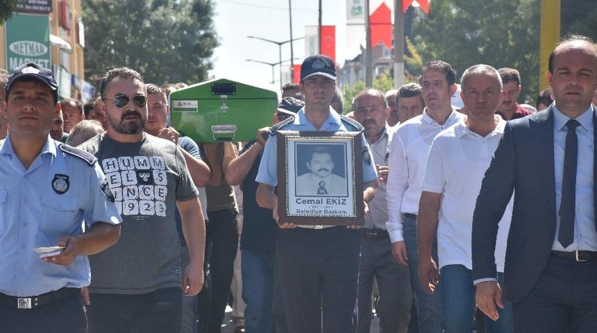 Eski Başkan Ekiz i&ccedil;in t&ouml;ren d&uuml;zenlendi