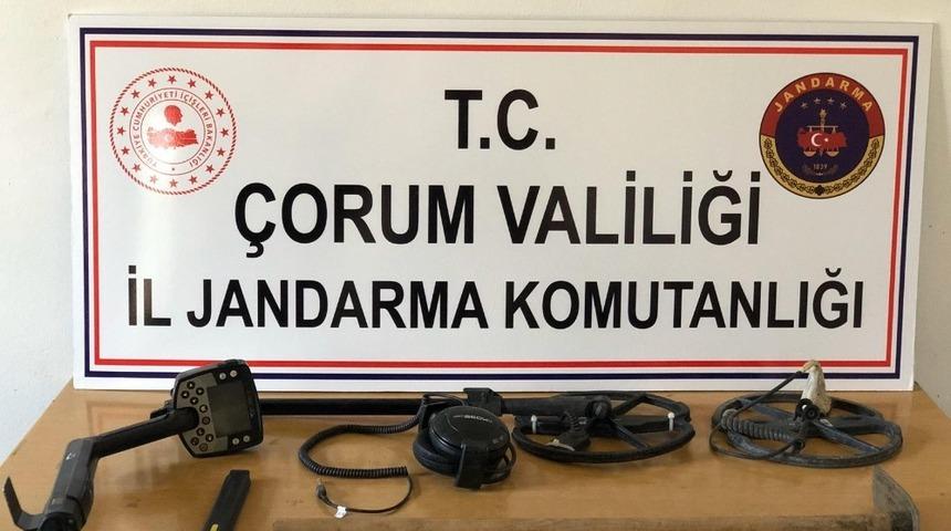 Jandarmadan kaçak kazı operasyonu: 2 gözaltı