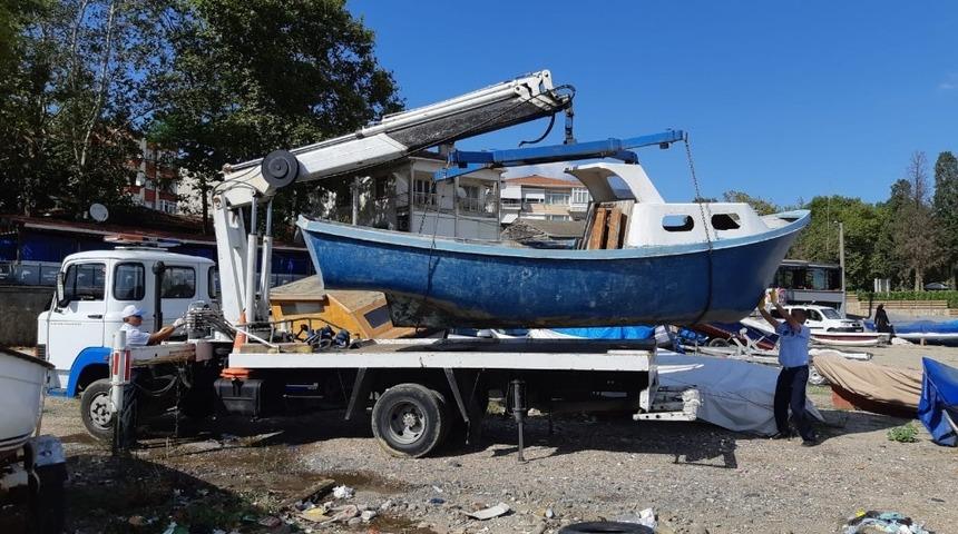 Darıca Belediyesi&rsquo;nden hurda sandal temizliği