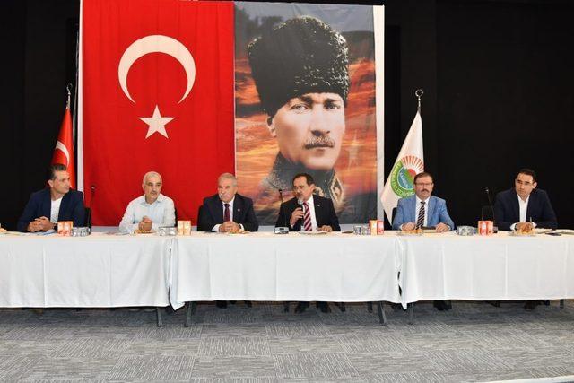 İstiklal Caddesi’nin trafiğe açılması için referandum yapılacak