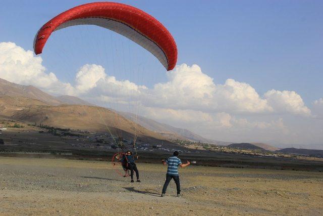 Erzincan’da paratrike uçuşlarına ilgi artıyor