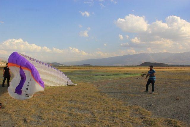 Erzincan’da paratrike uçuşlarına ilgi artıyor