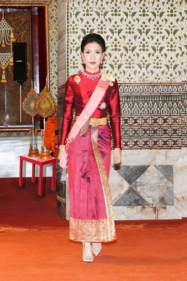 Tayland Sarayı, kralın ’resmi metresinin’ görülmemiş fotoğraflarını paylaştı