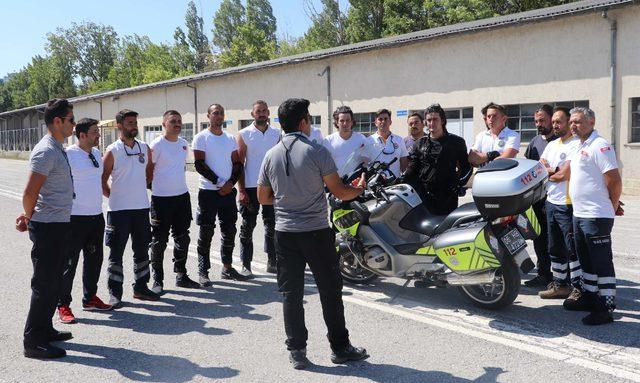 Ankara'da motosikletli ambulans ekipleri hayat kurtarıyor