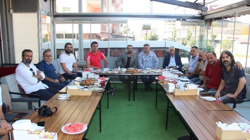 Ağrı Spor y&ouml;neticileri, basın mensuplarıyla bir araya geldi