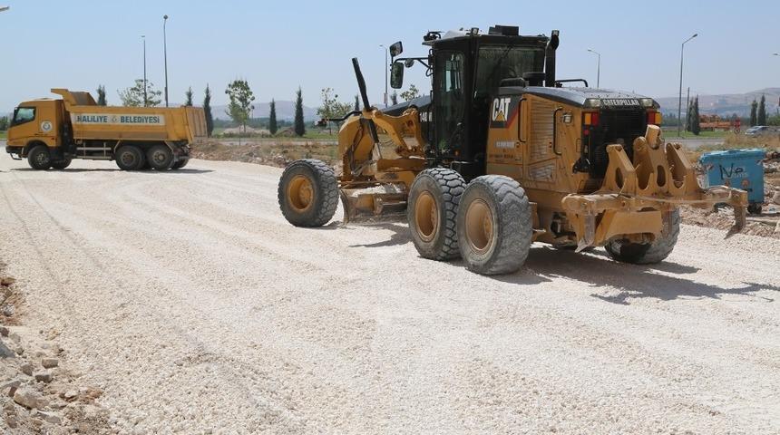 Haliliye&rsquo;de yol yapım &ccedil;alışması devam ediyor