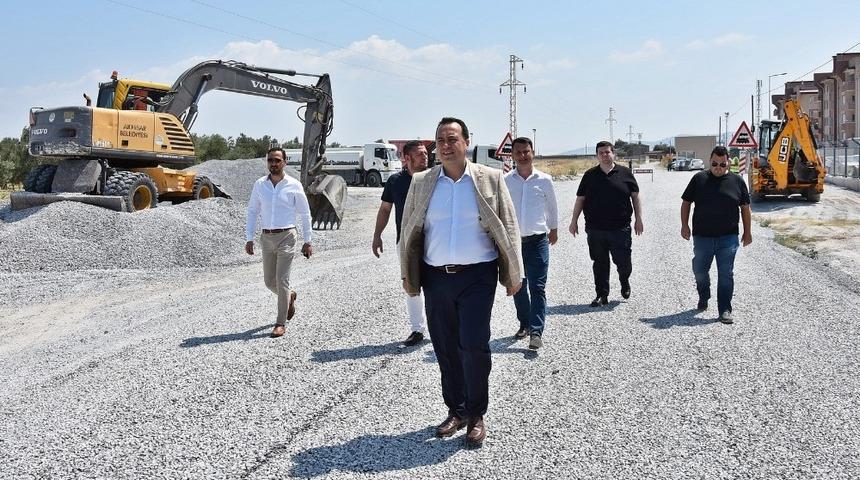 Akhisar Belediyesinden yol yapımında b&uuml;y&uuml;k atak