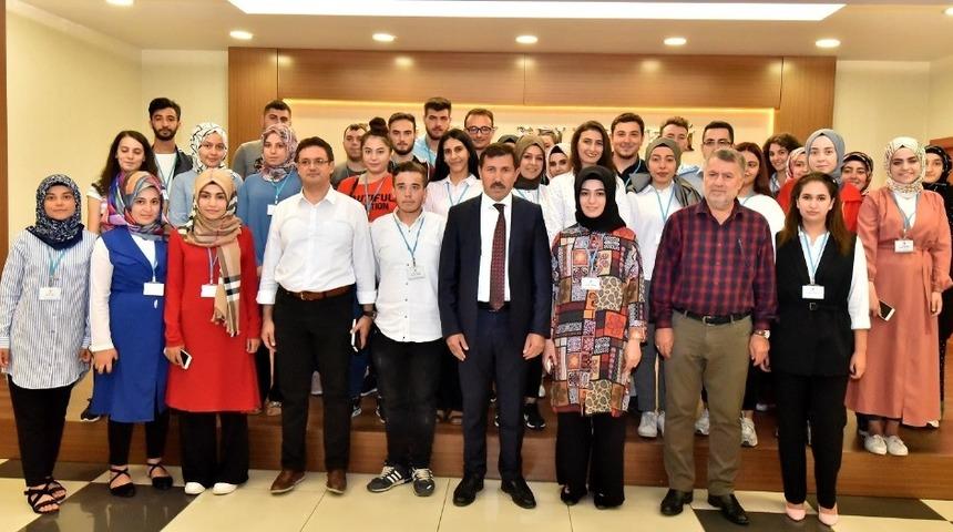 Başkan Kılca, stajını tamamlayan &ouml;ğrencilerle bir araya geldi