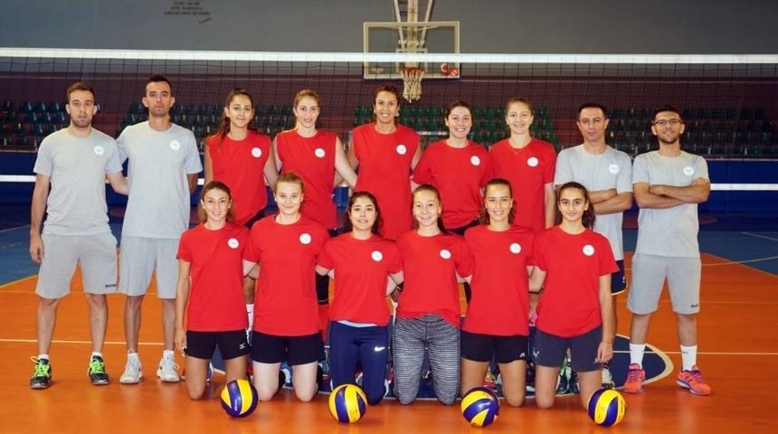 Nevşehir Belediyesi kadın voleybol takımı hazırlıklarını s&uuml;rd&uuml;r&uuml;yor
