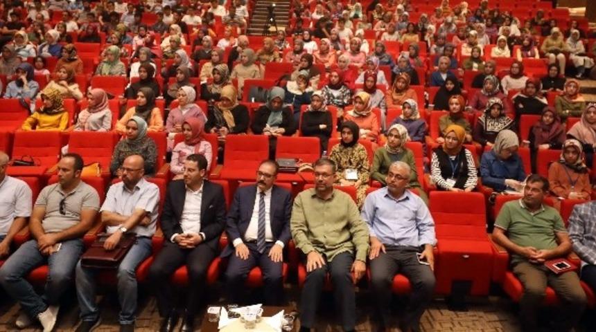 Rekt&ouml;r G&uuml;r: &ldquo;Erdem ve faziletle bilgiyi birleştirin&rdquo;