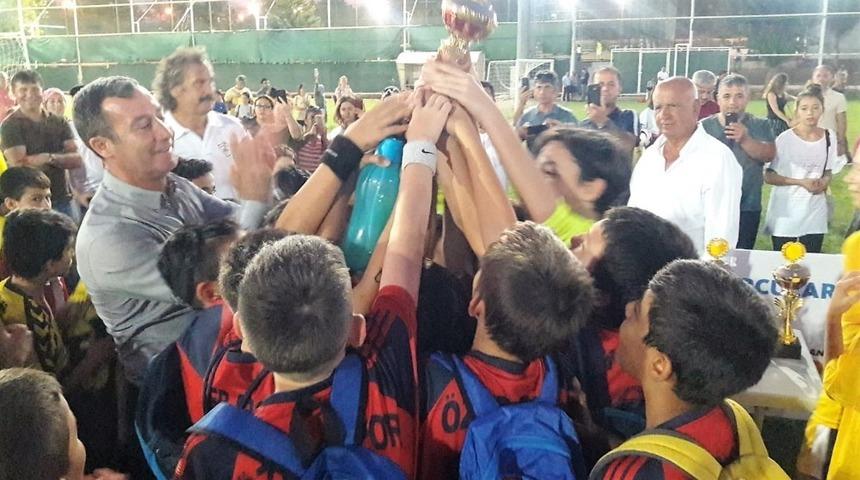 Spor Okulları Yaz Ligi&rsquo;nde kupa heyecanı yaşandı