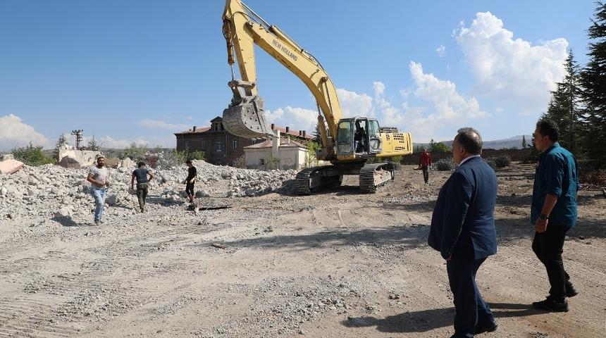 Talas&rsquo;ta 12 Eyl&uuml;l&rsquo;&uuml;n izleri siliniyor