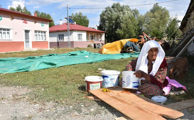 105 yaşındaki Sabayi ninenin uzun yaşamının sırrı manda yoğurdu