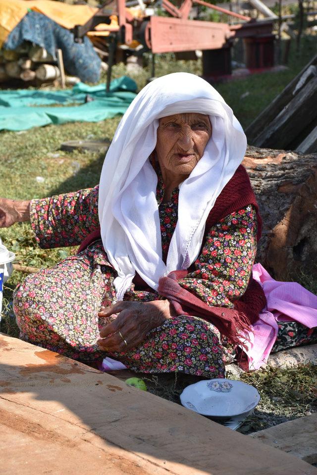 105 yaşındaki Sabayi ninenin uzun yaşamının sırrı manda yoğurdu