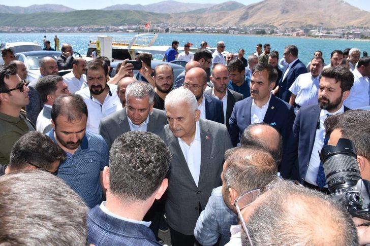 Eski Başbakanı Binali Yıldırım Tatvan’ı ziyaret etti G1