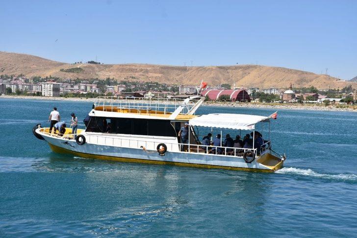 Eski Başbakanı Binali Yıldırım Tatvan’ı ziyaret etti G3