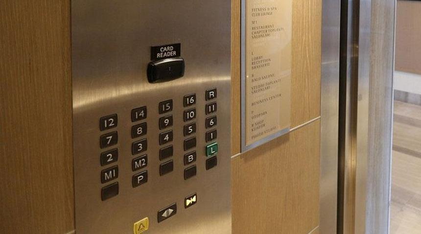 İğren&ccedil; olay! Takip ettiği kadın ile asans&ouml;re bindi ve...