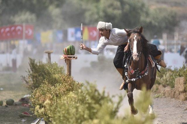 Rektör Karabulut ve Akademisyenler 1071 Malazgirt Zaferi kutlamaları’na katıldı