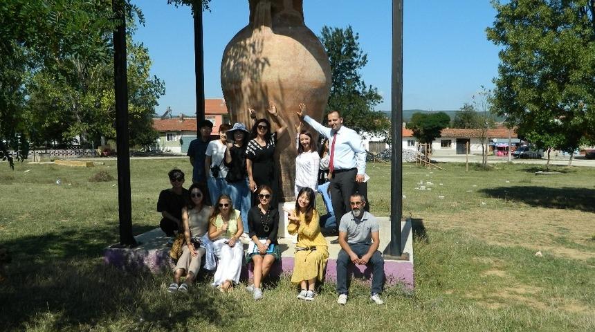 Pazaryeri il&ccedil;esi Koreli misafir turistleri ağırladı