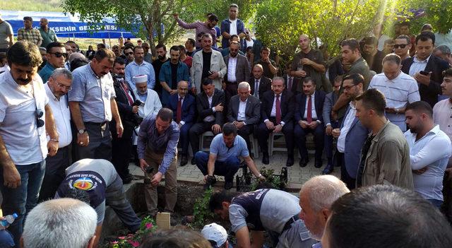AK Partili Sarıeroğlu'nun babası son yolculuğuna uğurlandı