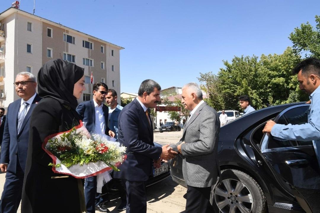 TBMM Eski Başkanı Yıldırım&rsquo;dan Muş Belediyesi&rsquo;ne Ziyaret