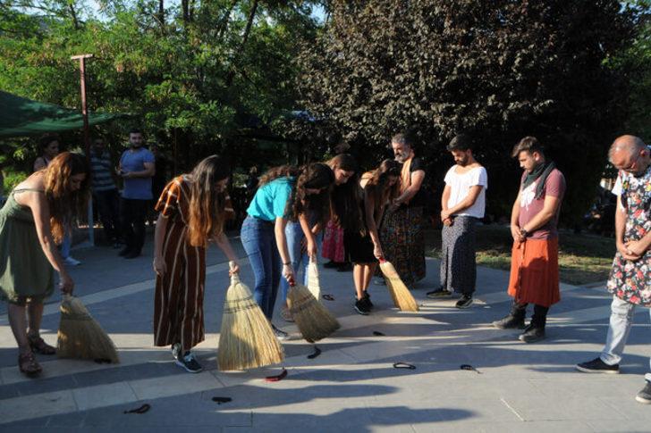 Tunceli'de dikkat çeken eylem! Erkekler etek giydi, kadınlar tespih salladı G2
